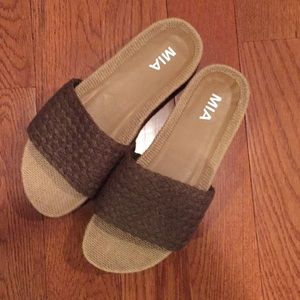 Slide sandals